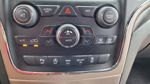 Used 2017 Jeep Grand Cherokee Laredo image 16