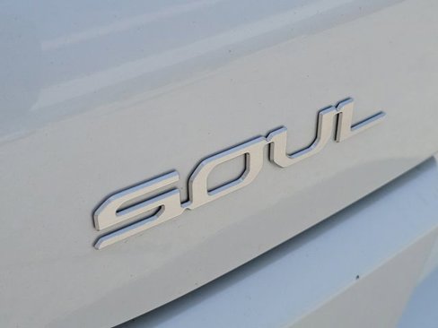 Used 2023 Kia Soul EX image 9