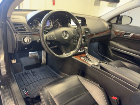 Used 2010 Mercedes-Benz E 550 Coupe image 4