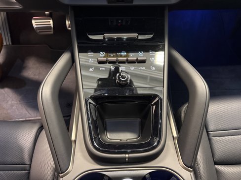 New 2025 Porsche Cayenne Turbo image 17