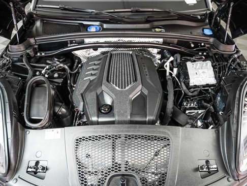 Certified 2024 Porsche Macan image 13