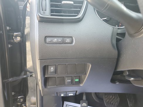 Used 2017 Nissan Rogue S image 23