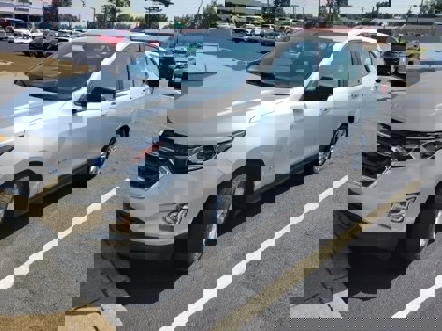 Used 2020 Chevrolet Equinox LS image 3
