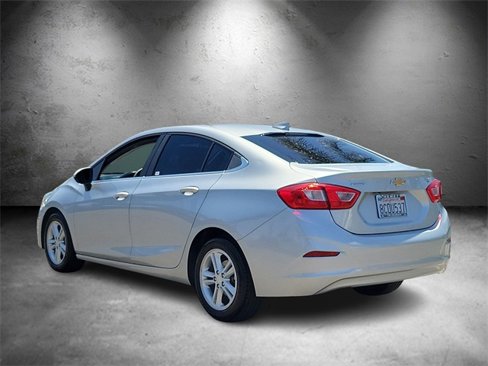 Used 2018 Chevrolet Cruze LT image 4