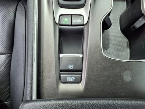 Used 2019 Honda Accord Touring image 18