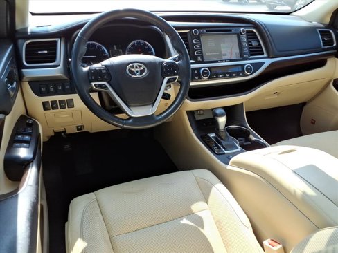 Used 2016 Toyota Highlander Limited Platinum image 16