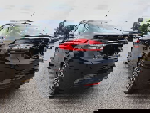 Used 2018 Ford Fusion SE w/ Equipment Group 602A image 3