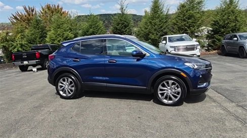 Used 2022 Buick Encore GX Essence w/ Advanced Technology Package image 2