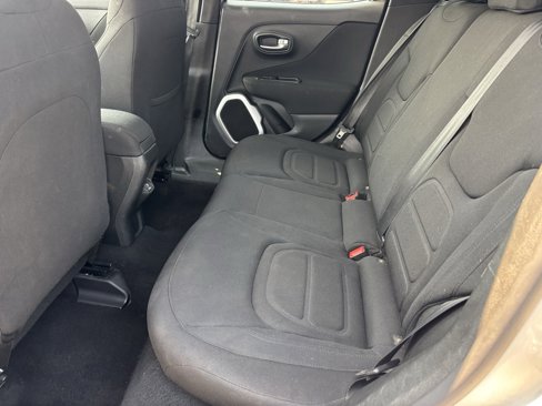 Used 2018 Jeep Renegade Latitude w/ Trailer Tow Group image 8