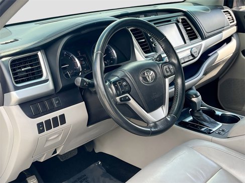 Used 2014 Toyota Highlander XLE image 8