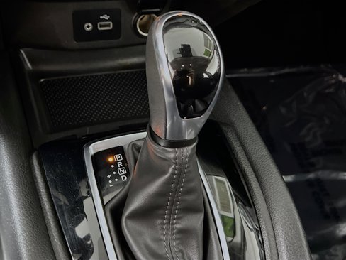 Used 2020 Nissan Rogue Sport S image 24