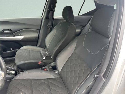 Used 2020 Nissan Kicks SV image 14