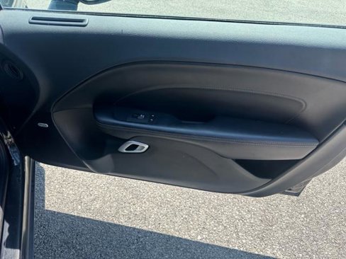 Used 2015 Dodge Challenger SXT Plus image 10
