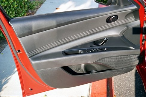 Certified 2025 Hyundai Elantra Sport image 21