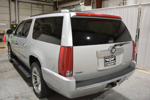 Used 2011 Cadillac Escalade ESV Premium image 11