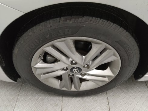 Used 2019 Hyundai Elantra SEL image 31