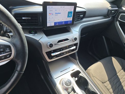 Used 2020 Ford Explorer XLT w/ Comfort Package image 32
