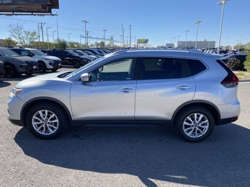 Used 2020 Nissan Rogue SV image 4