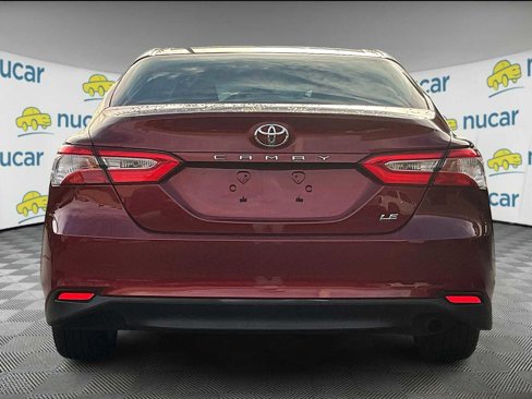 Used 2018 Toyota Camry LE image 5