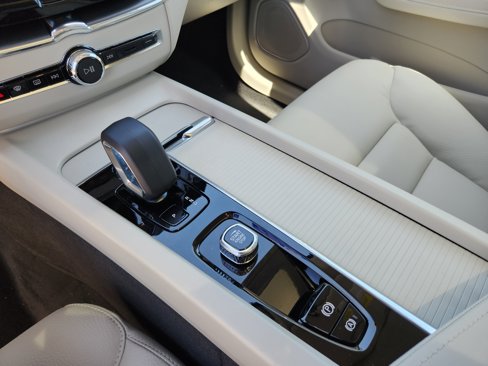 New 2025 Volvo XC60 B5 Core image 29