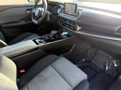 Used 2023 Nissan Rogue SV image 10