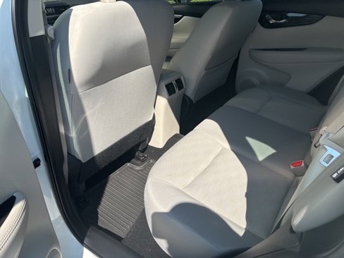 Used 2022 Nissan Rogue Sport SV image 14