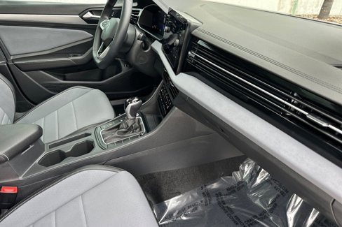 Used 2025 Volkswagen Jetta SE w/ Sunroof Package image 15