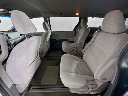 Used 2015 Toyota Sienna LE image 26