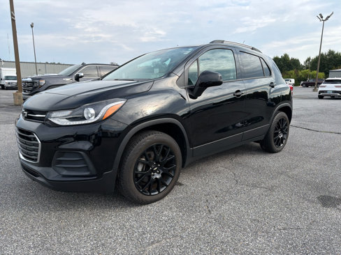 Used 2022 Chevrolet Trax LT w/ Midnight Edition image 1