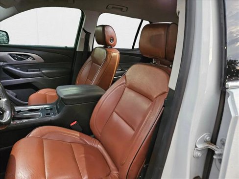 Used 2019 Chevrolet Traverse LT image 16