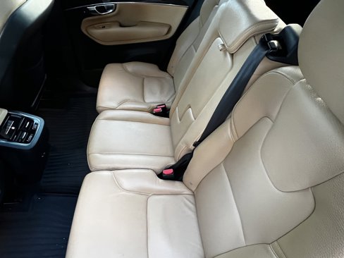 Used 2018 Volvo XC90 T6 Momentum w/ Convenience Package image 30