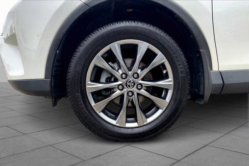 Used 2018 Toyota RAV4 Limited image 10