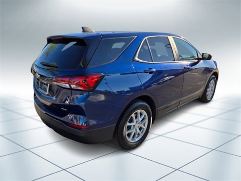 Used 2022 Chevrolet Equinox LS w/ LS Convenience Package image 4