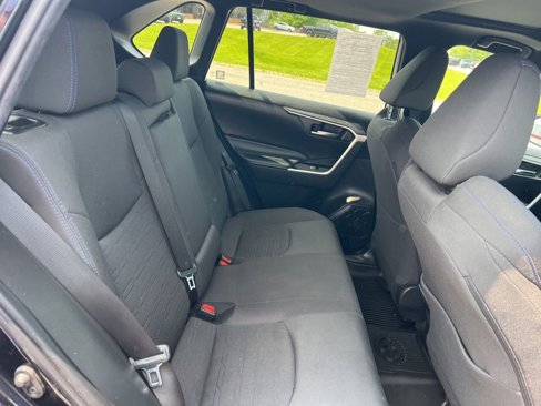 Used 2022 Toyota RAV4 SE image 14