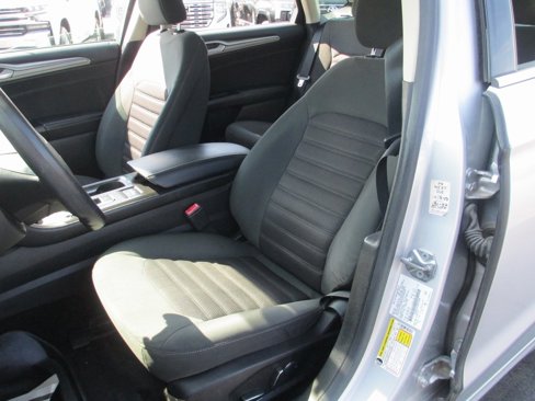 Used 2017 Ford Fusion SE image 13