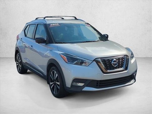 Used 2019 Nissan Kicks SR w/ SR Premium Package image 3