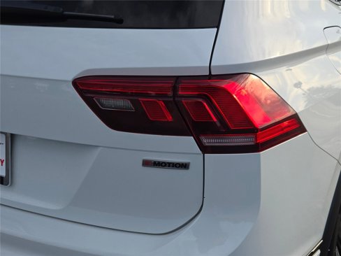 Used 2020 Volkswagen Tiguan SE R-Line image 13