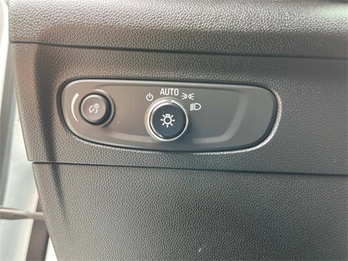 Used 2021 Buick Envision Essence image 32