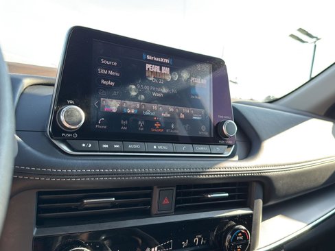 Used 2023 Nissan Rogue SV image 22