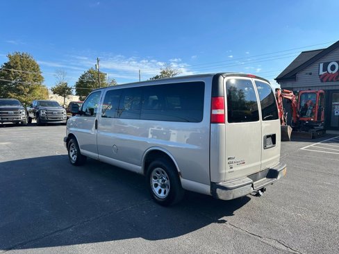 Used 2009 Chevrolet Express 1500 AWD Passenger w/ LT Preferred Equipment Group image 4