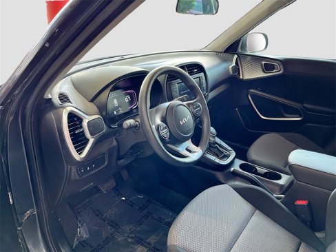 Used 2023 Kia Soul LX image 9