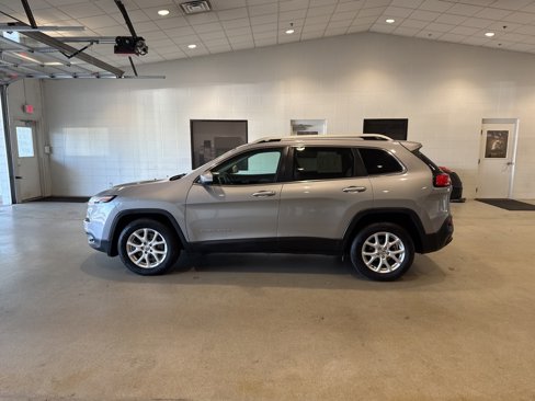 Used 2015 Jeep Cherokee Latitude image 1
