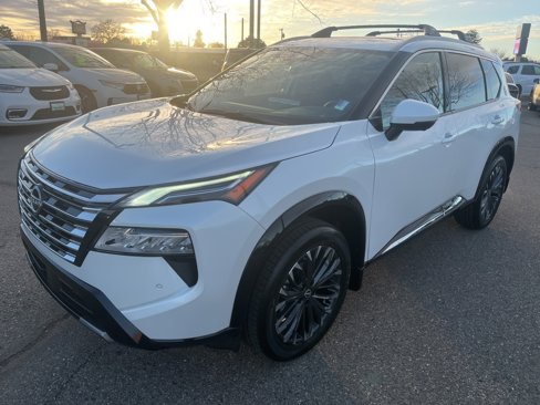 New 2025 Nissan Rogue Platinum image 4