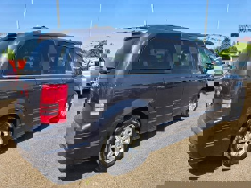 Used 2008 Chrysler Town & Country Touring image 26