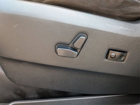 Used 2014 Chrysler Town & Country Touring image 12
