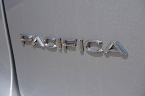Used 2022 Chrysler Pacifica Touring-L image 18