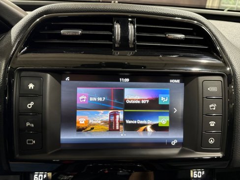 Used 2018 Jaguar XE Premium image 71