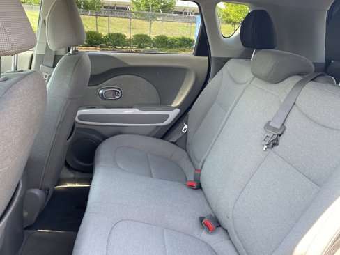 Used 2018 Kia Soul EV-e image 16