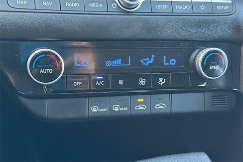 Certified 2024 Hyundai Elantra SEL image 21