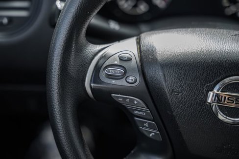 Used 2017 Nissan Pathfinder S image 27